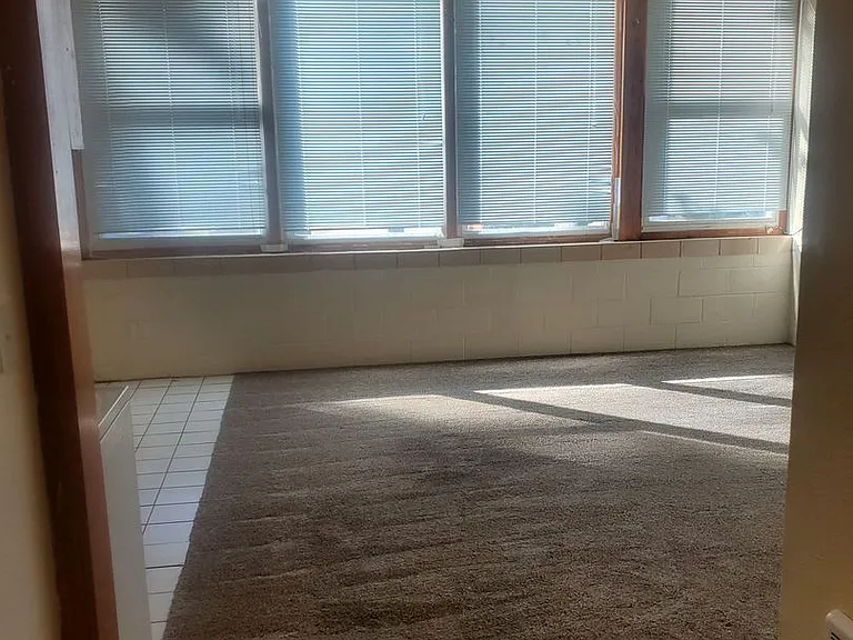 227 W Wapello St — Photo 15