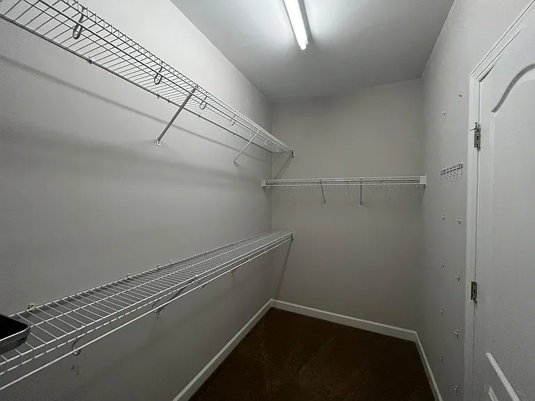 1004 Melville Ln — Photo 13