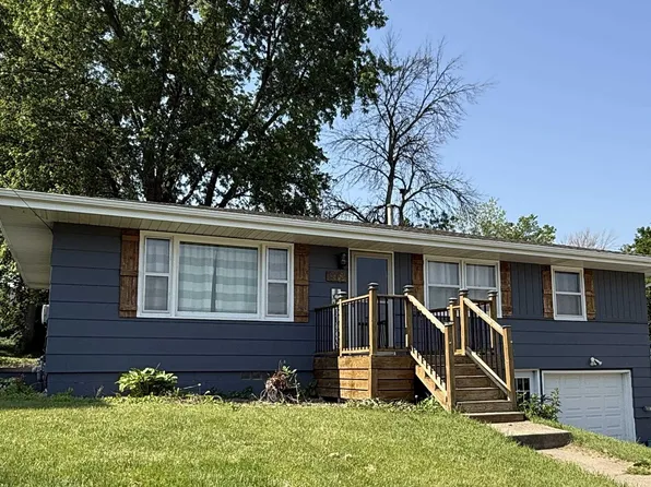 911 Broadway St, Audubon, IA 50025