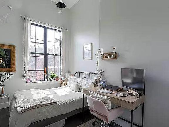 3rd image of 225 Suydam St APT 2L