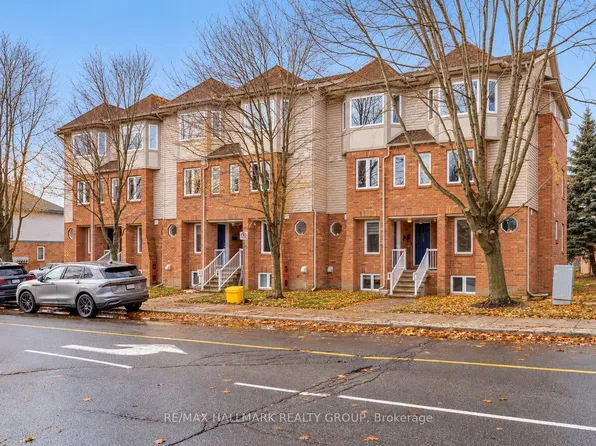 1344 Guthrie St, Ottawa, ON K2H 1G8