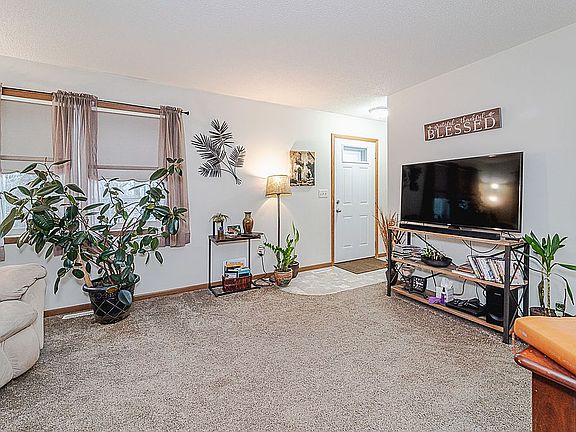 4th image of 841 Headley Ct
