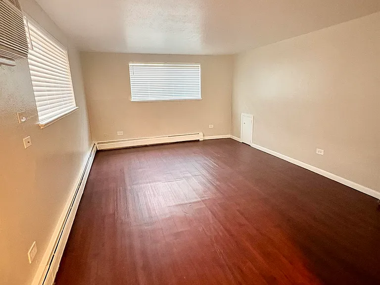 Monroe Apartments — Photo 2