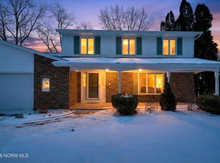 404 Oakwood Ct, Bryan, OH 43506