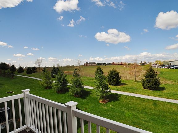 5th image of 342 Larose Dr