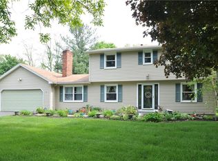 26 Shadowmoor Dr, Fairport, NY 14450