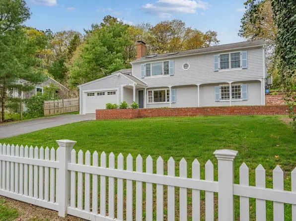 359 Lake Elizabeth Dr, Barnstable, MA 02630