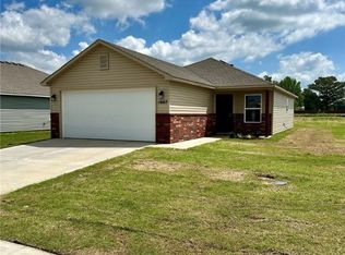 1607 S Pampas St, Siloam Springs, AR 72761