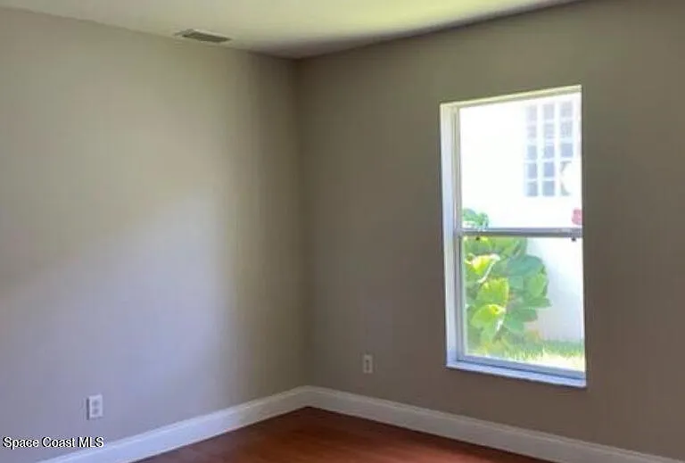 1070 Hollister Dr — Photo 11