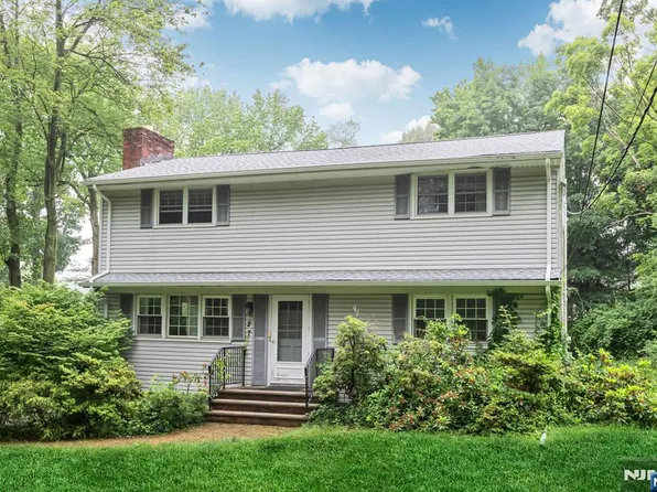 27 Alpine Dr, Alpine, NJ 07620