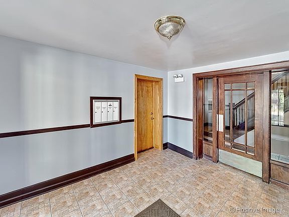 3rd image of 3007 W Belle Plaine Ave APT 3