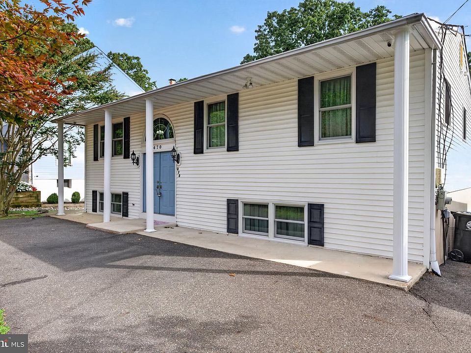 1st image of 470 1st St