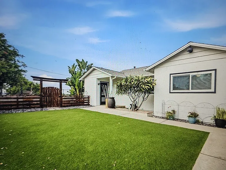 1864 Winterwarm Dr — Photo 3