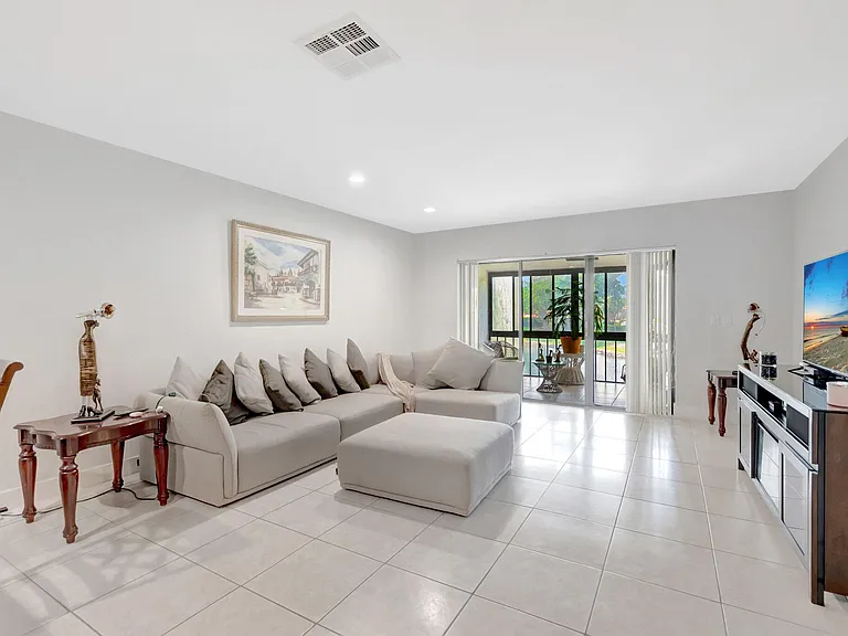 21214 Lago Cir #8F — Photo 13
