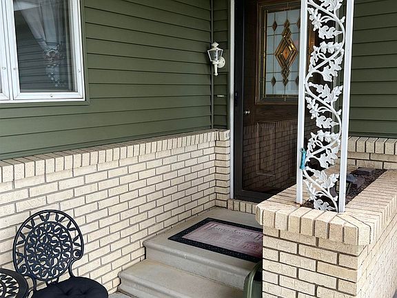 3rd image of 124 E Sousek Ave