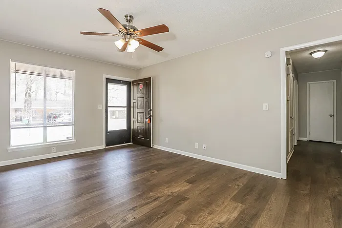 3 bed, 2.0 bath, 1460 sqft, $1,595 — Photo 3