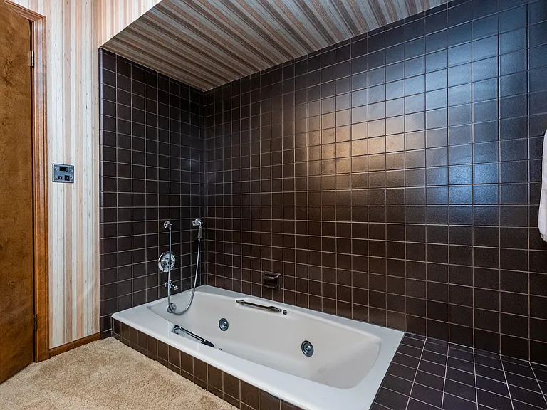 1319 Lewis Ave — Photo 5