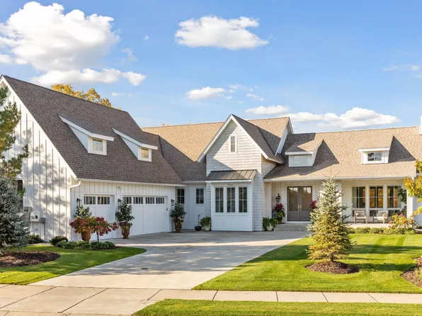 9810 Sky Ln, Eden Prairie, MN 55347