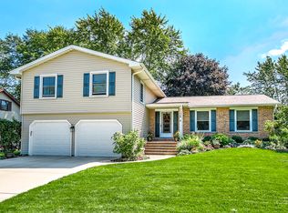 1138 Blue Larkspur Ln, Naperville, IL 60540