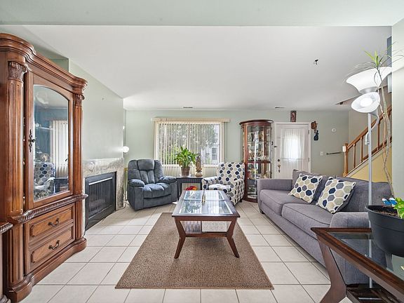 3rd image of 865 Oxford Pl Unit 865