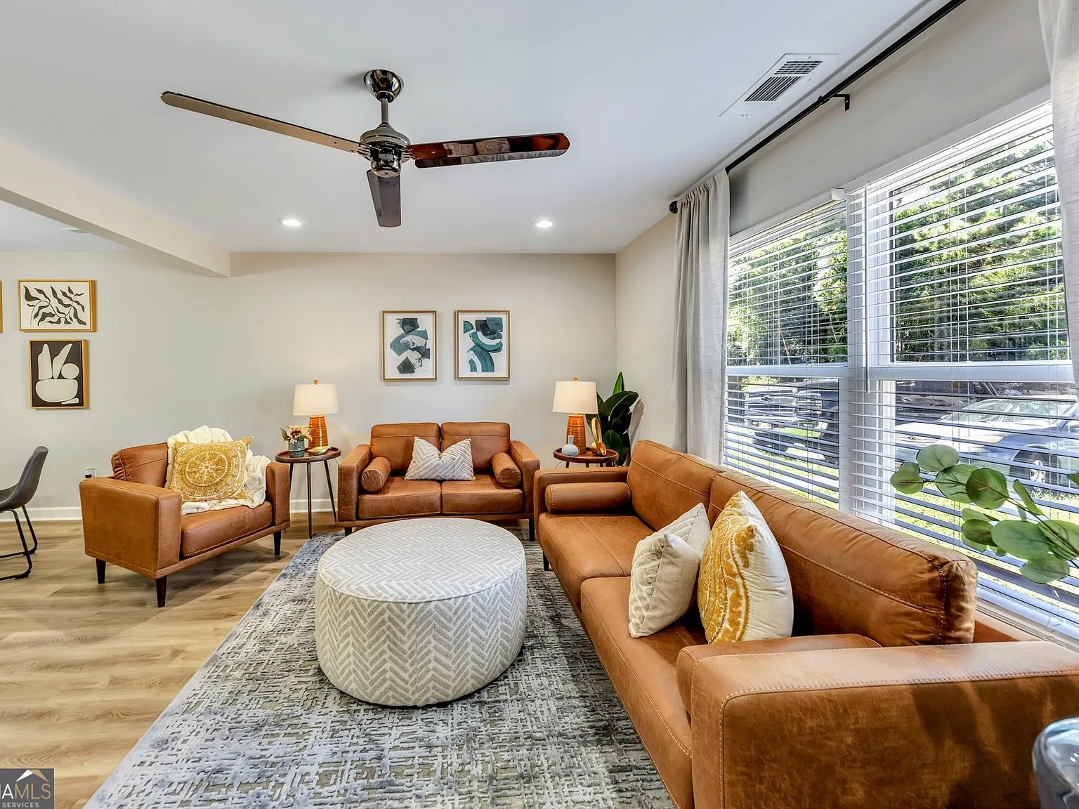 3 bed, 2.5 bath, 1400 sqft, $3,900 — Photo 2