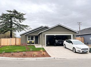 2814 Caster Ln, Medford, OR 97501