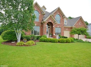 81 Mitchell Cir, Wheaton, IL 60189