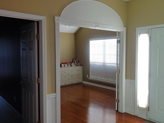3rd image of 3130 Manor Ct