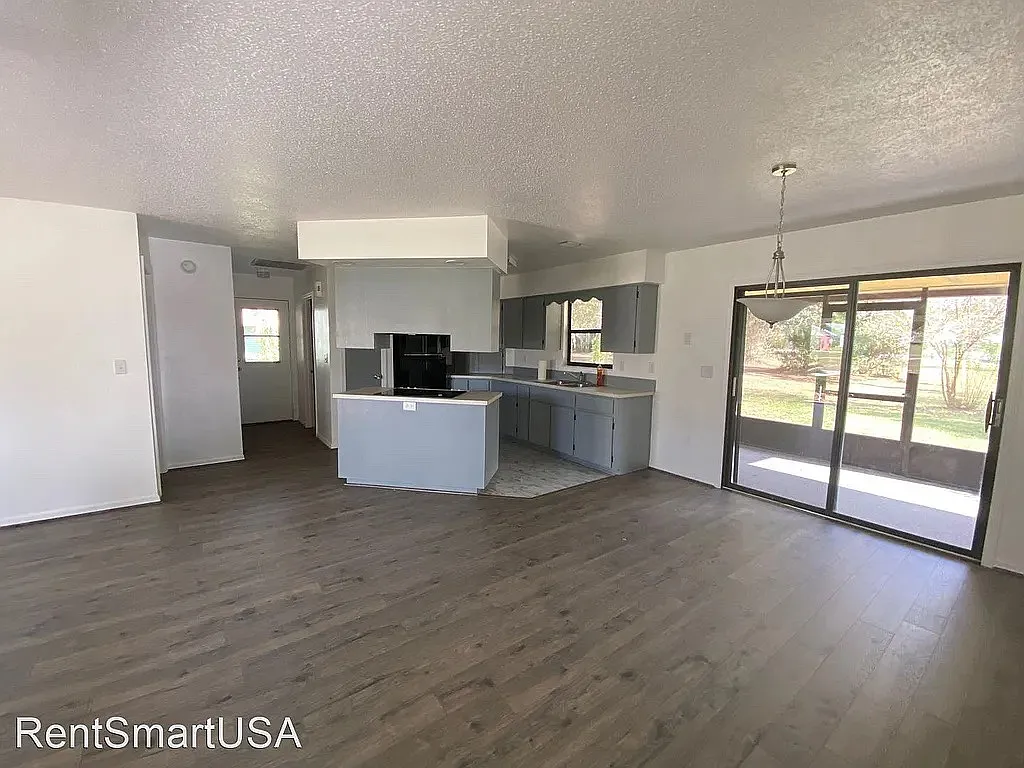 2 bed, 1072 sqft, $1,350 — Photo 4