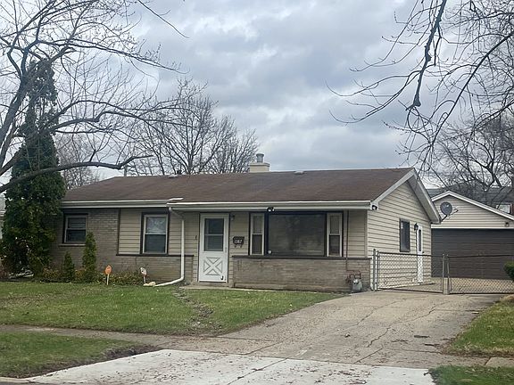 2nd image of 1387 Forest Pl