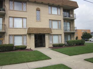 10700 S Kilpatrick Ave, Oak Lawn, IL 60453