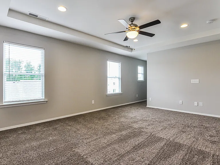 440 Kerriann Ln — Photo 7