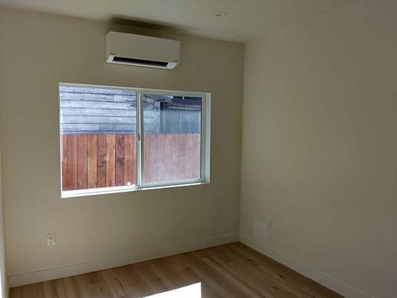 3rd image of 354 W 45th St #6