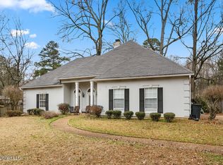 427 Autumn Creek Dr, Ridgeland, MS 39157