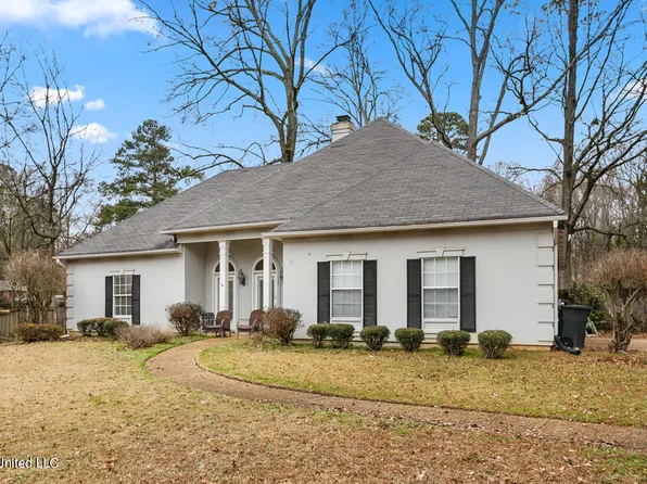 427 Autumn Creek Dr, Ridgeland, MS 39157