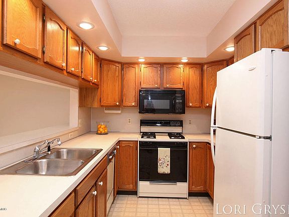 2nd image of 236 Laurelwood Ct SW #74