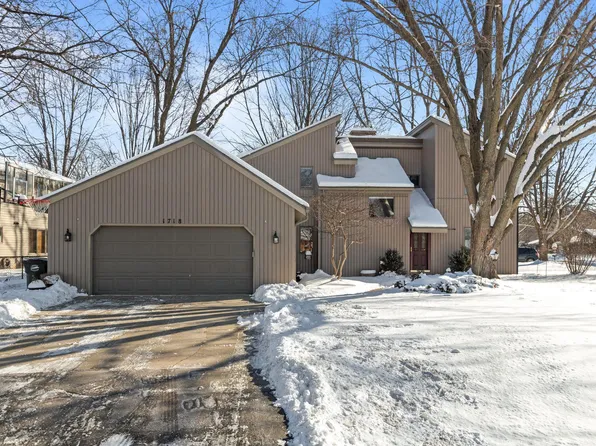 1718 Oakridge Ct, Menasha, WI 54952