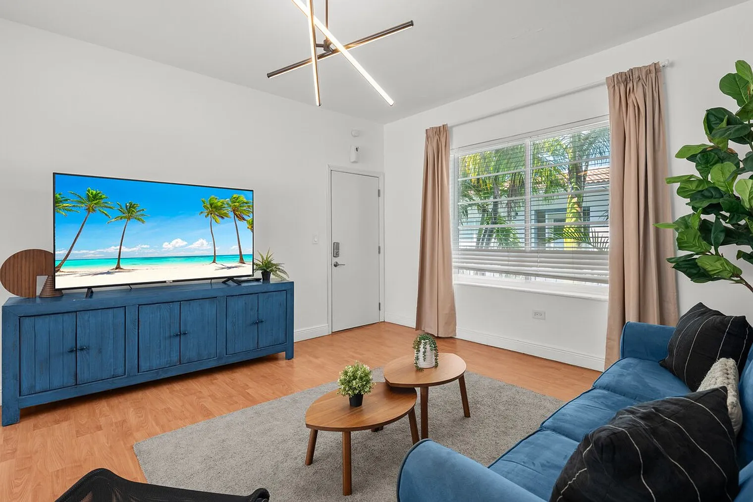 2 bed, 1.0 bath, 1001 sqft, $9,756 — Photo 2