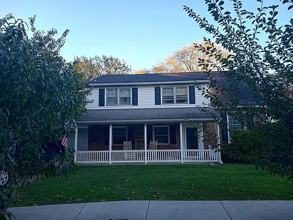 3rd image of 370 Beverly Rd