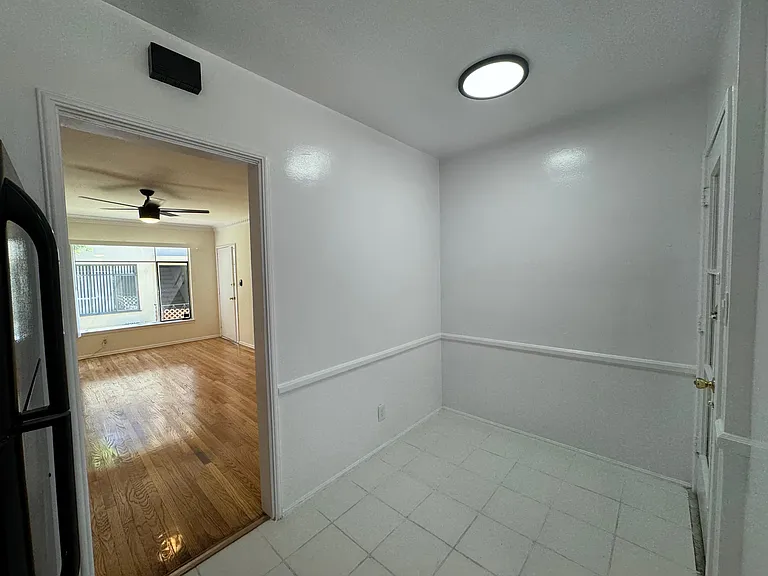 1728 1/2 N Gramercy Pl #1 — Photo 7