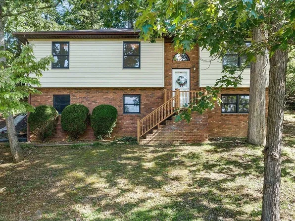 1200 Sherwood Dr, Christiansburg, VA 24073