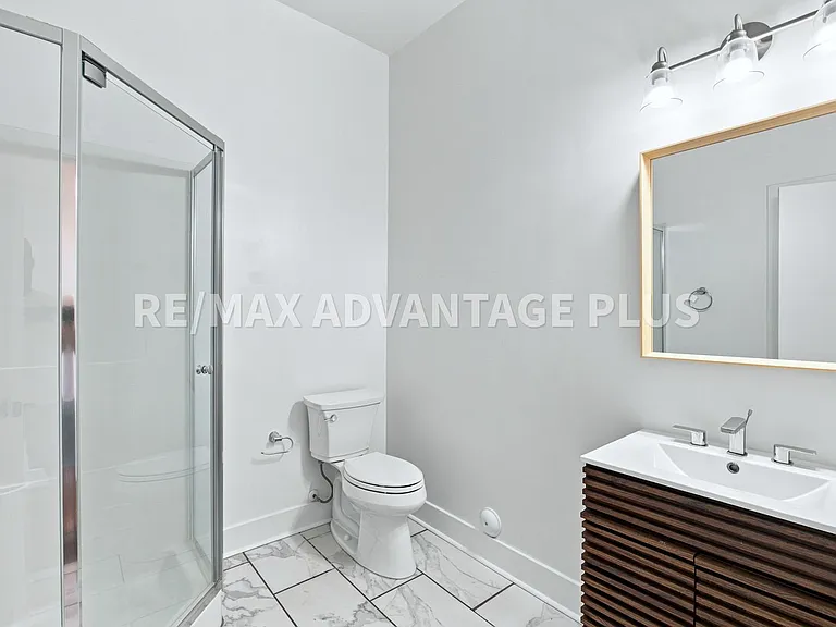 142 N Main St — Photo 40