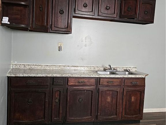 3rd image of 19 Josephine St