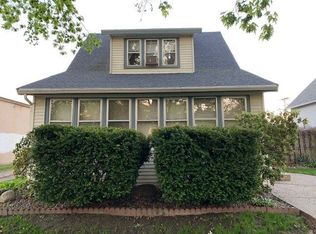 1927 Pershing Blvd, Clinton, IA 52732