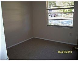 4th image of 1627 Amberglen Dr