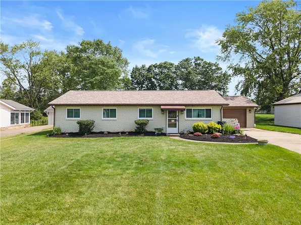 57 Robinhood Dr, Cranberry Township, PA 16066