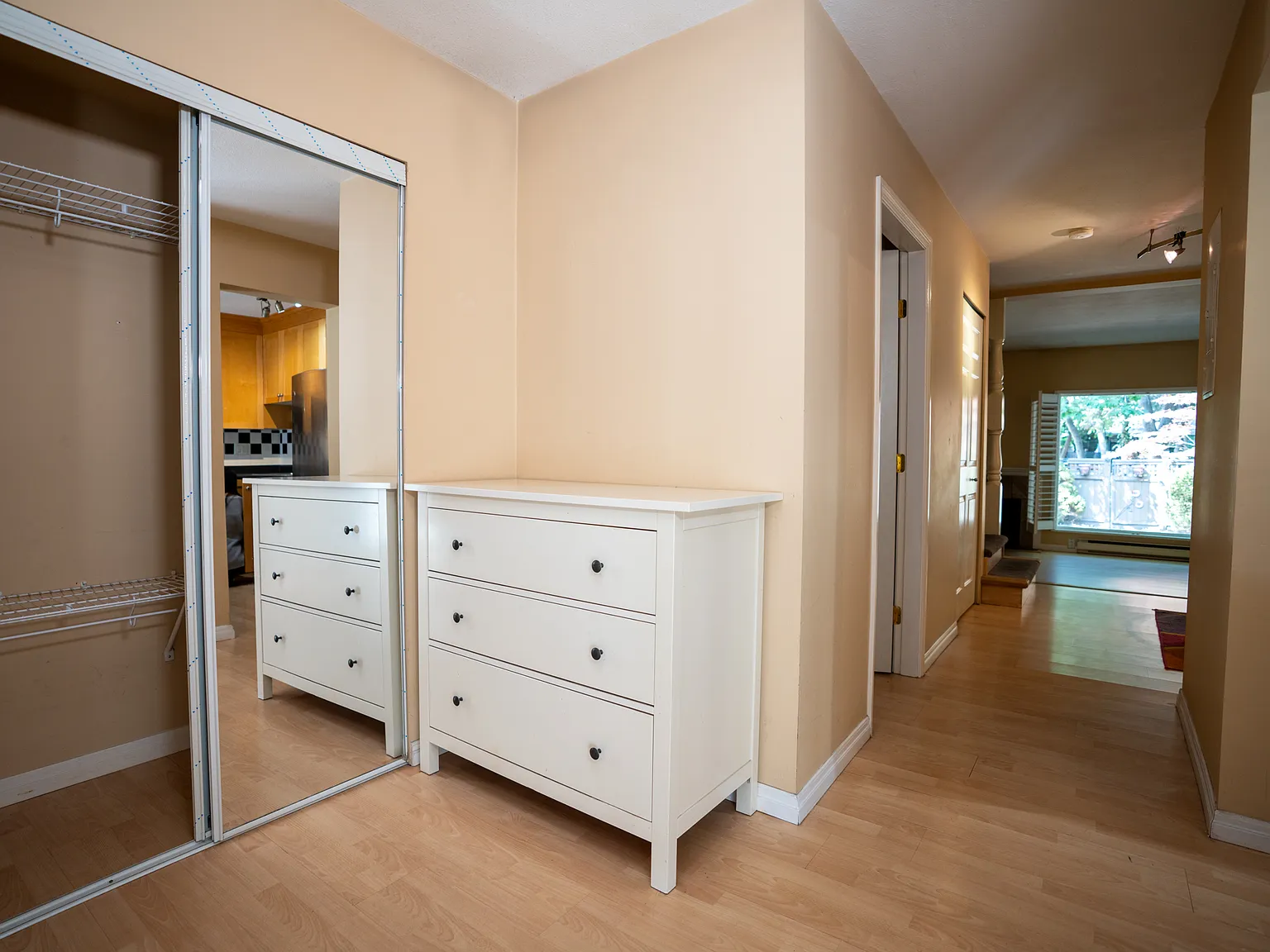 3 bed, 2.5 bath, 1500 sqft, $3,500 — Photo 2