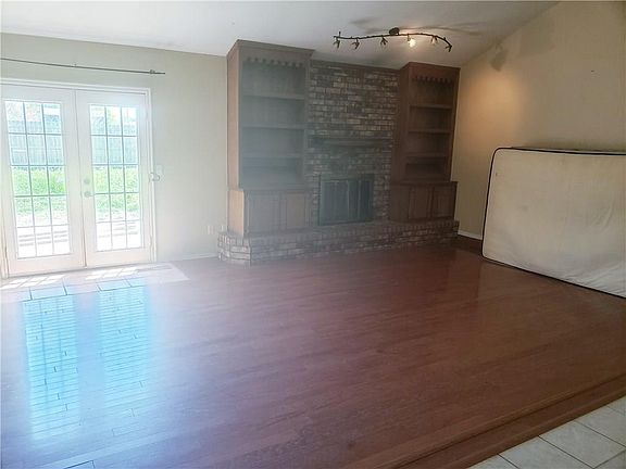 3rd image of 2130 Vanessa Dr