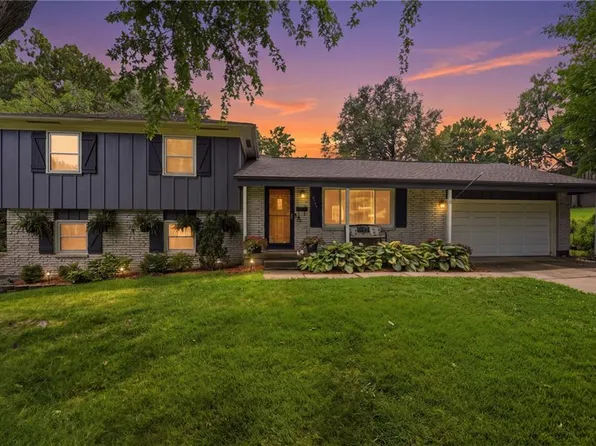 8133 W 93rd St, Overland Park, KS 66212