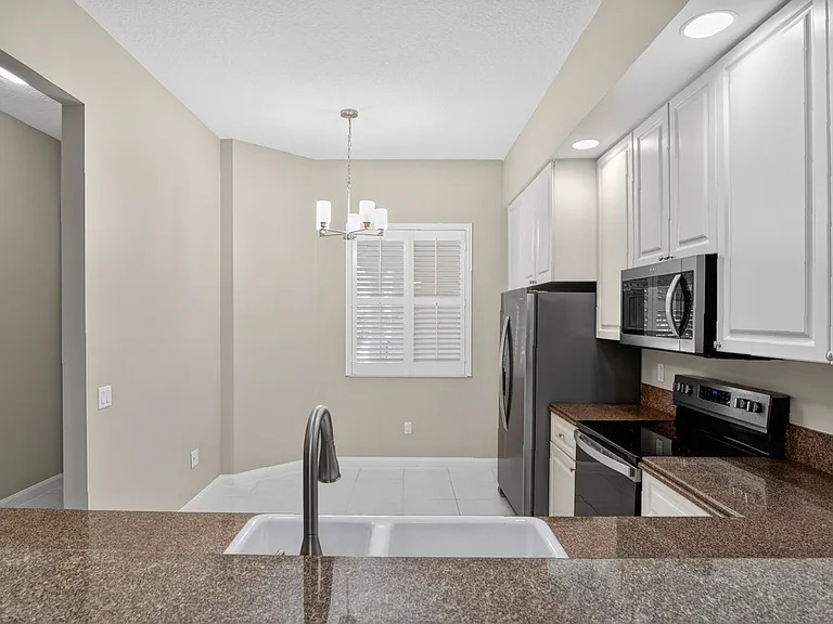 37 Harbour Isle Dr E #106 — Photo 11